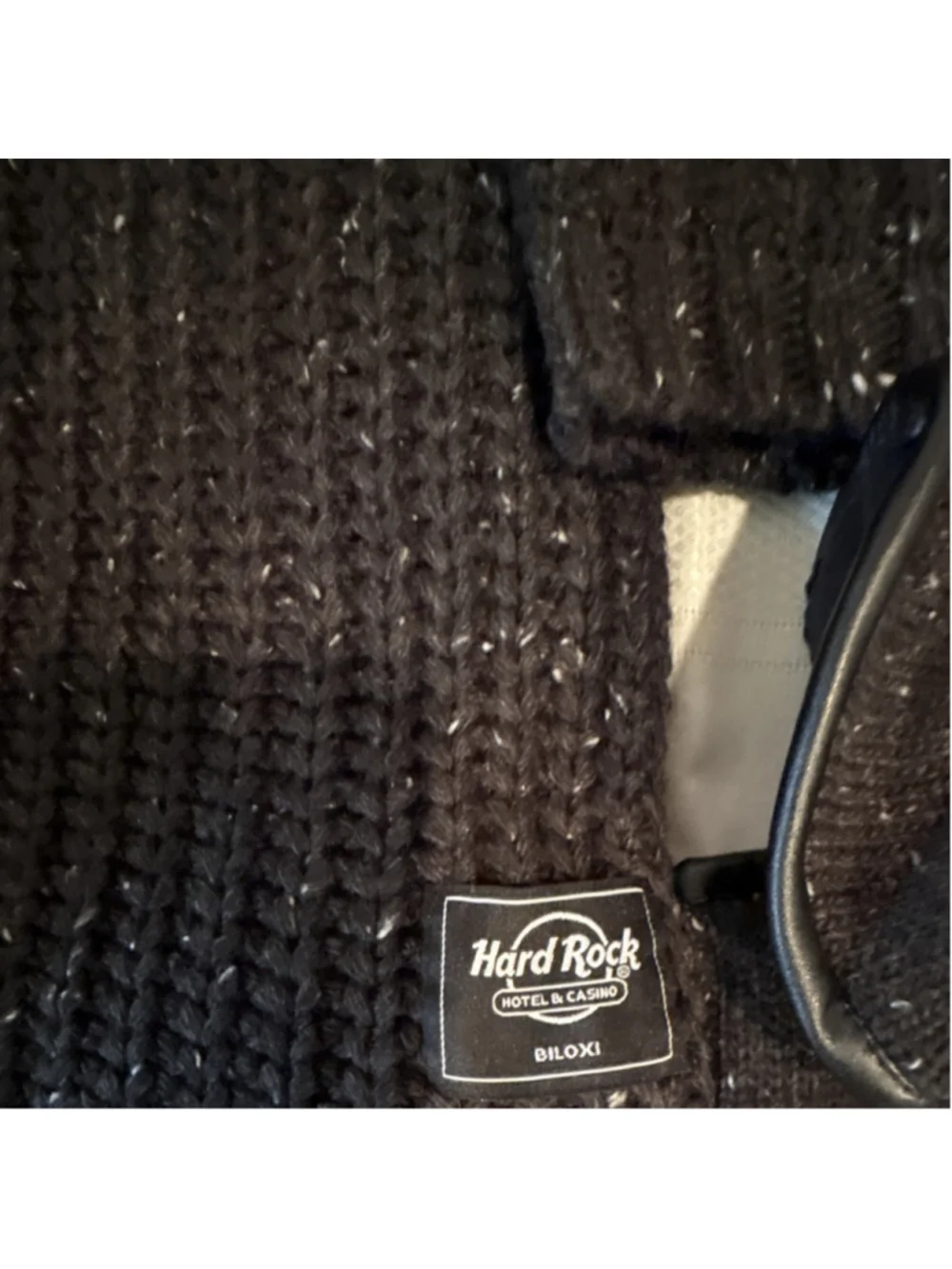 Hard Rock Café Biloxi Black Knit Hat, Scarf & Gloves Set Rock & Pop Music
